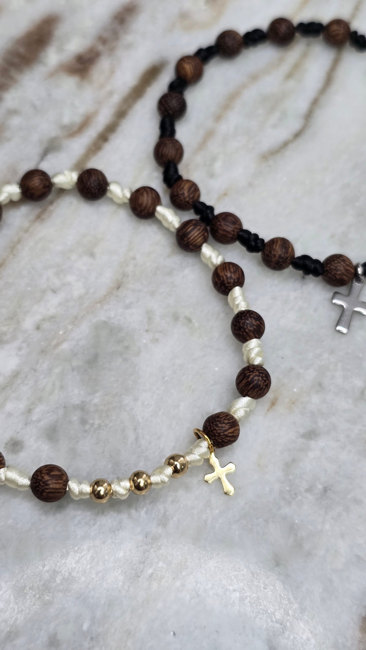 Pulsera Rosario • Crema