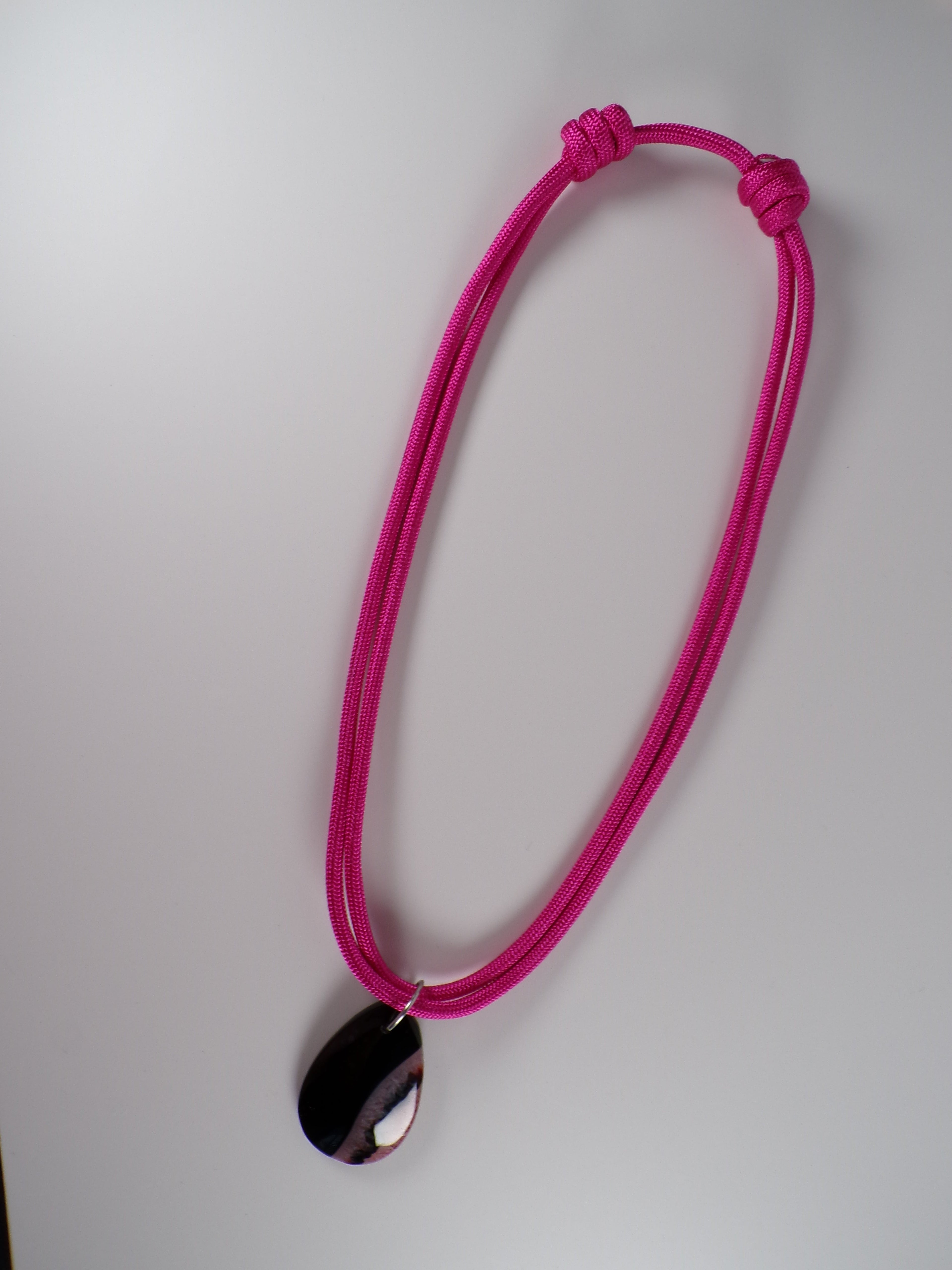 Crystal Stone Adjustable paracord Necklaces (varios)