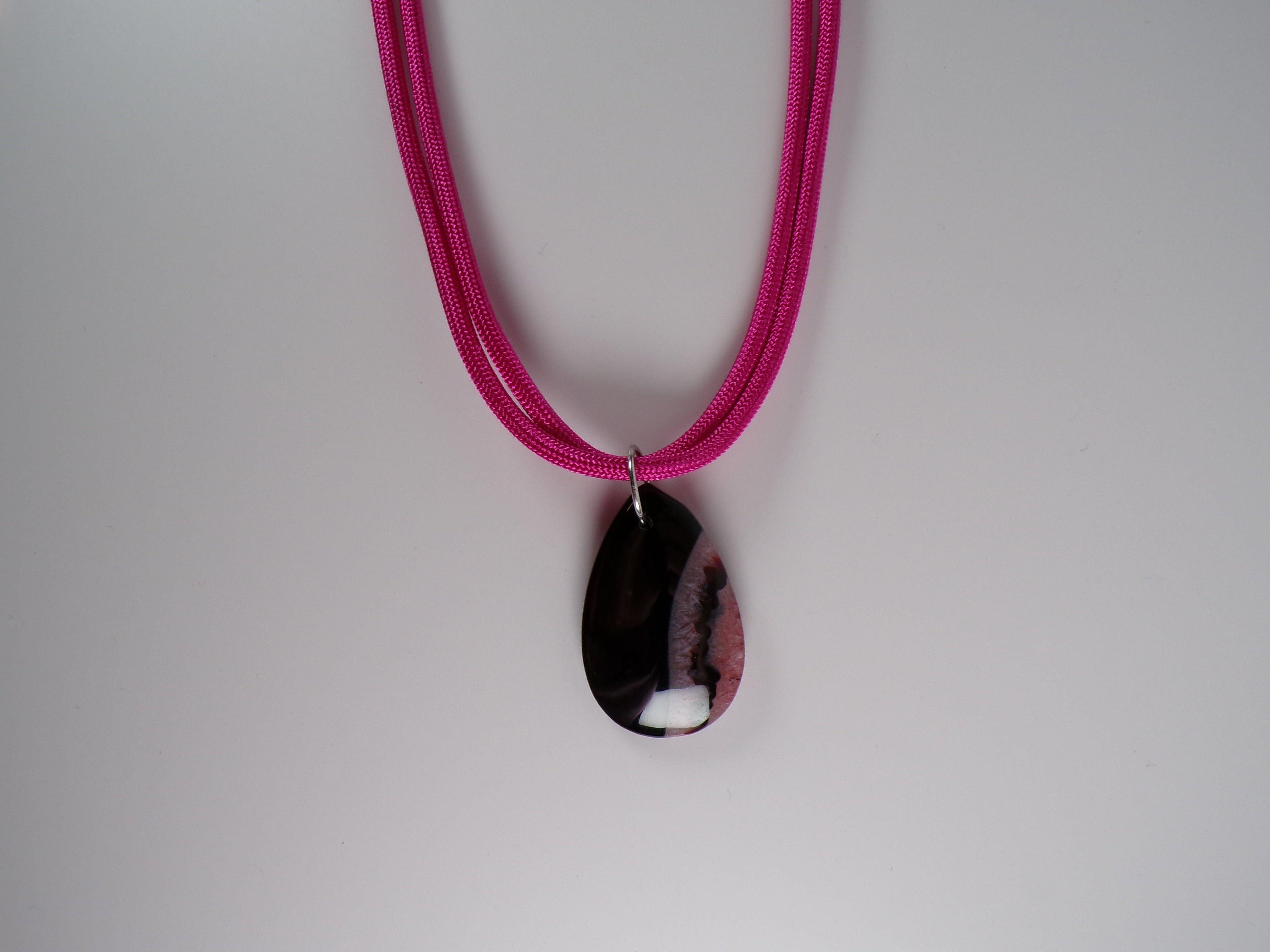 Crystal Stone Adjustable paracord Necklaces (varios)