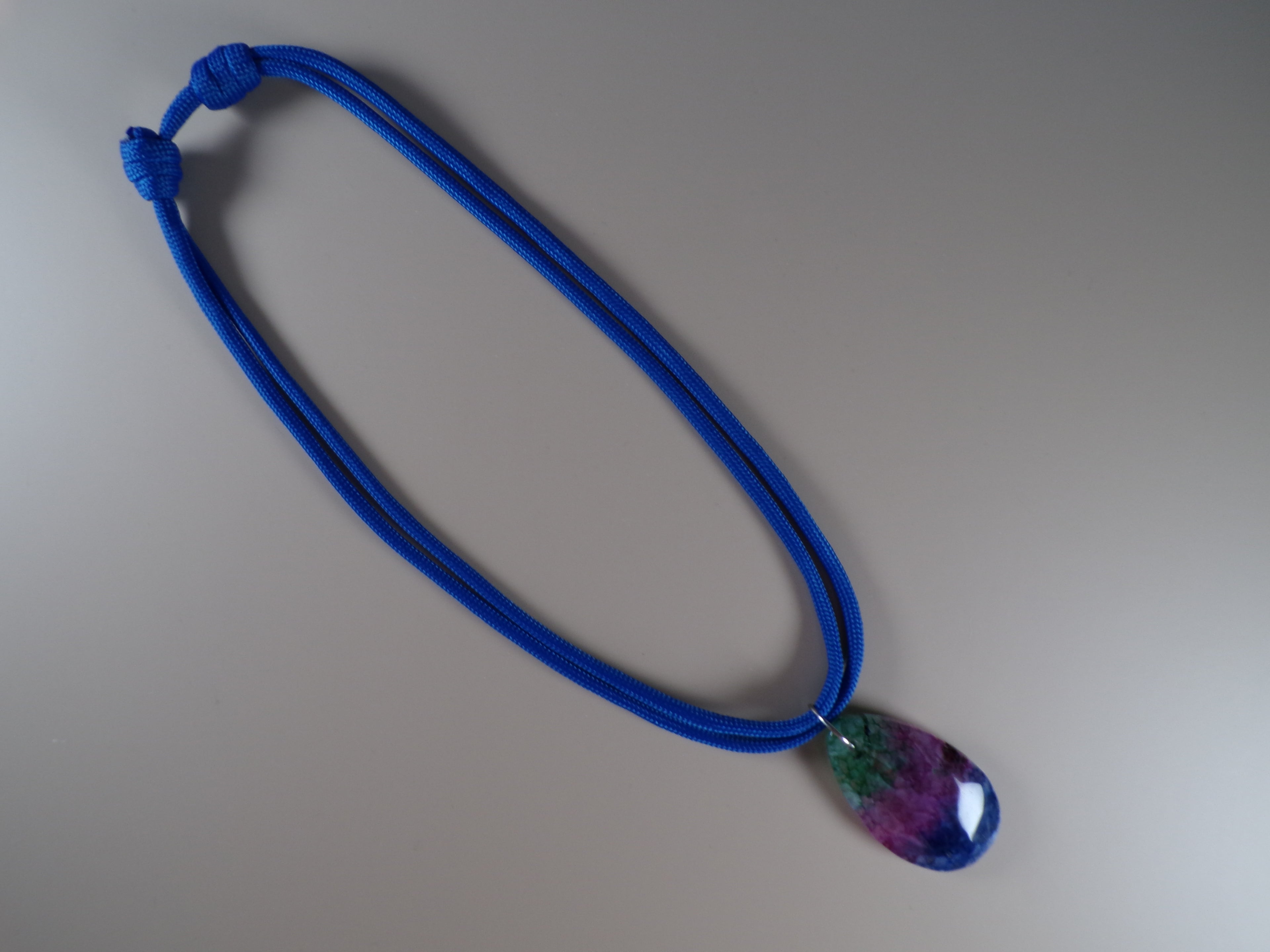 Crystal Stone Adjustable paracord Necklaces (varios)