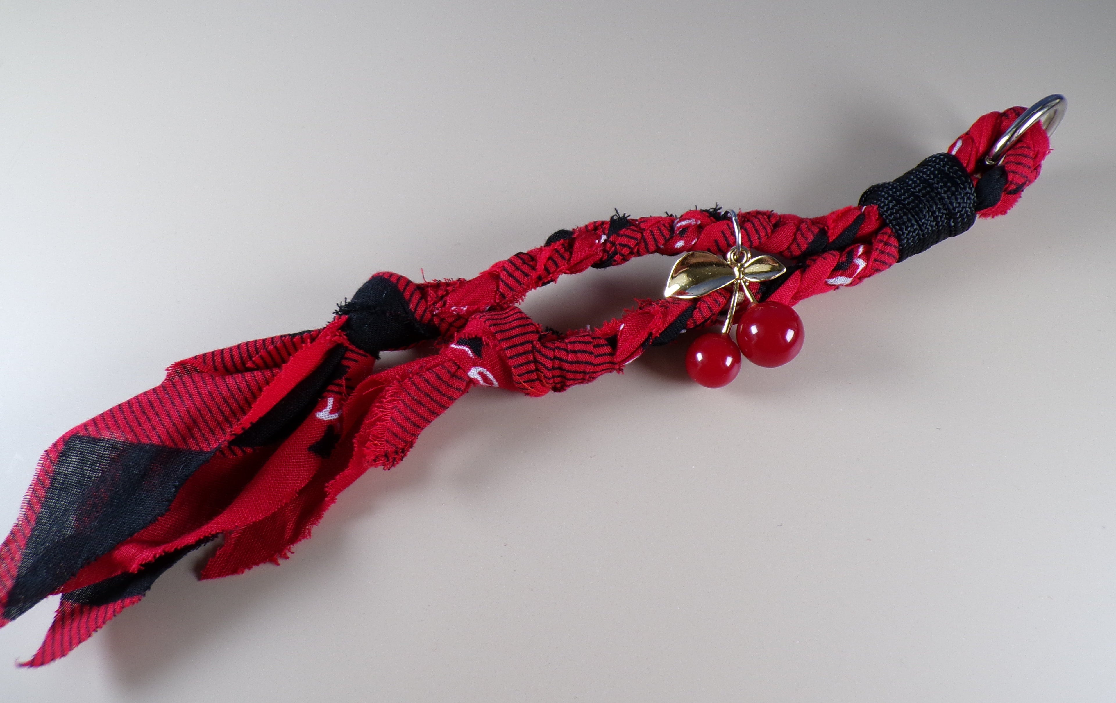 Cherries Braided Bandana Keychain (varios)