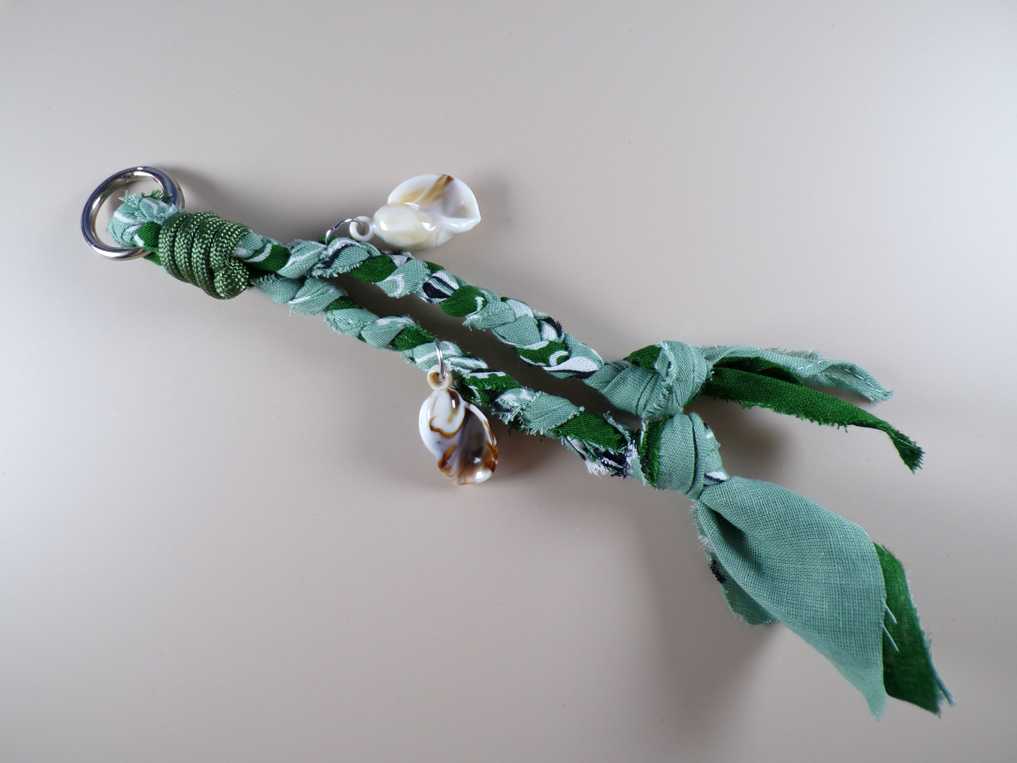 Seashell Braided Bandana Keychain (varios)