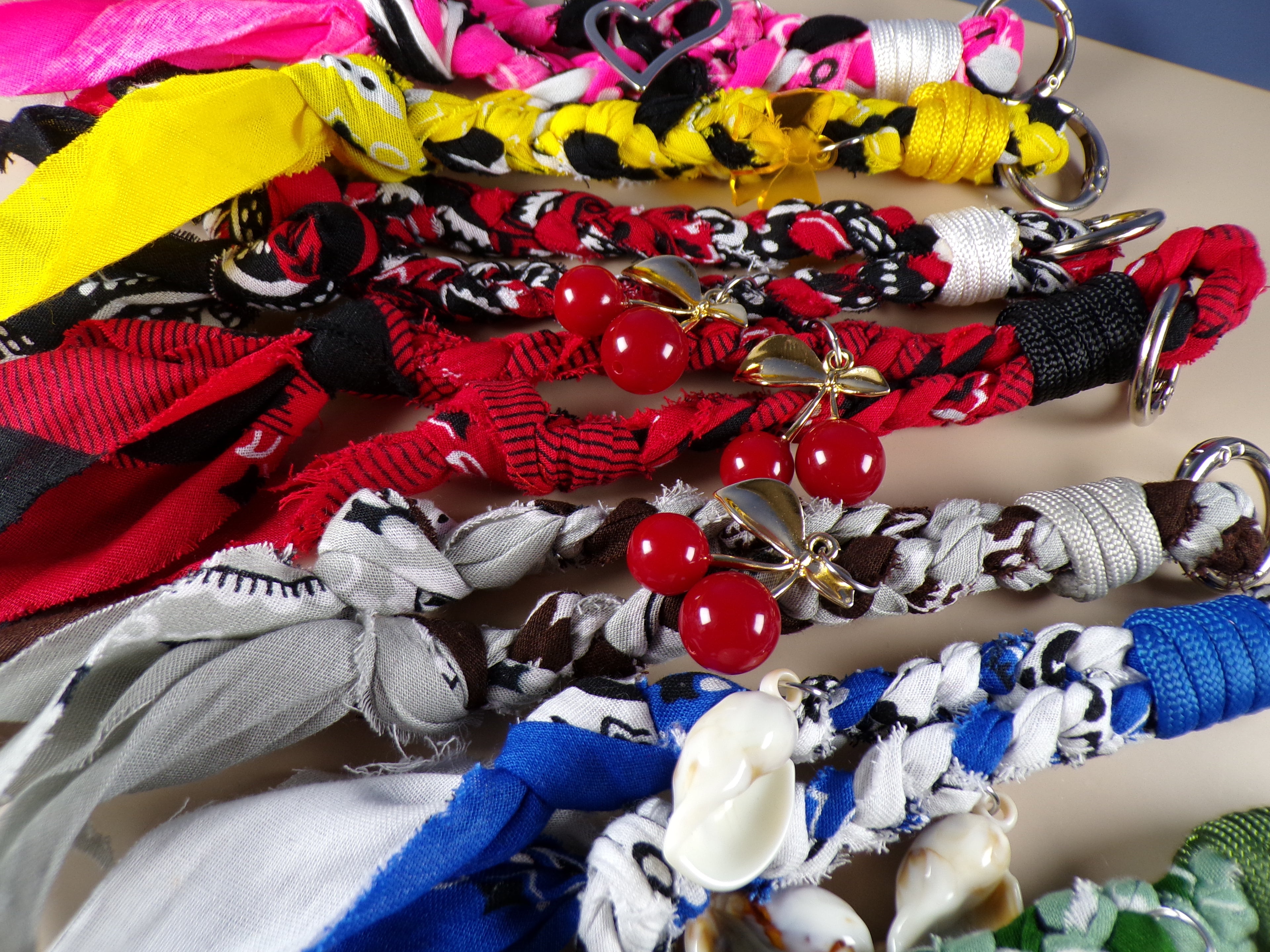 Cherries Braided Bandana Keychain (varios)