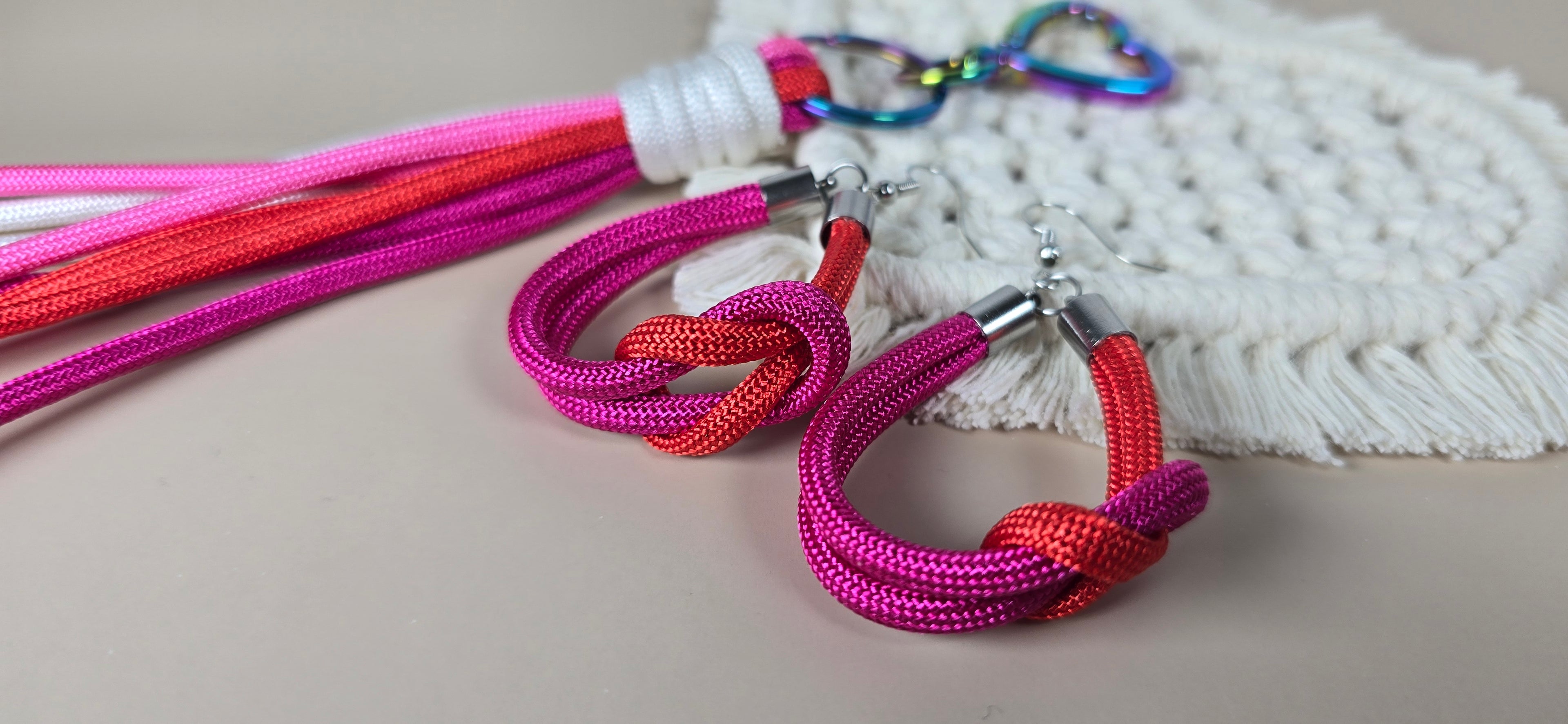 Amor entrelazado Paracord Earrings - Valentine's Collection Limited Edition