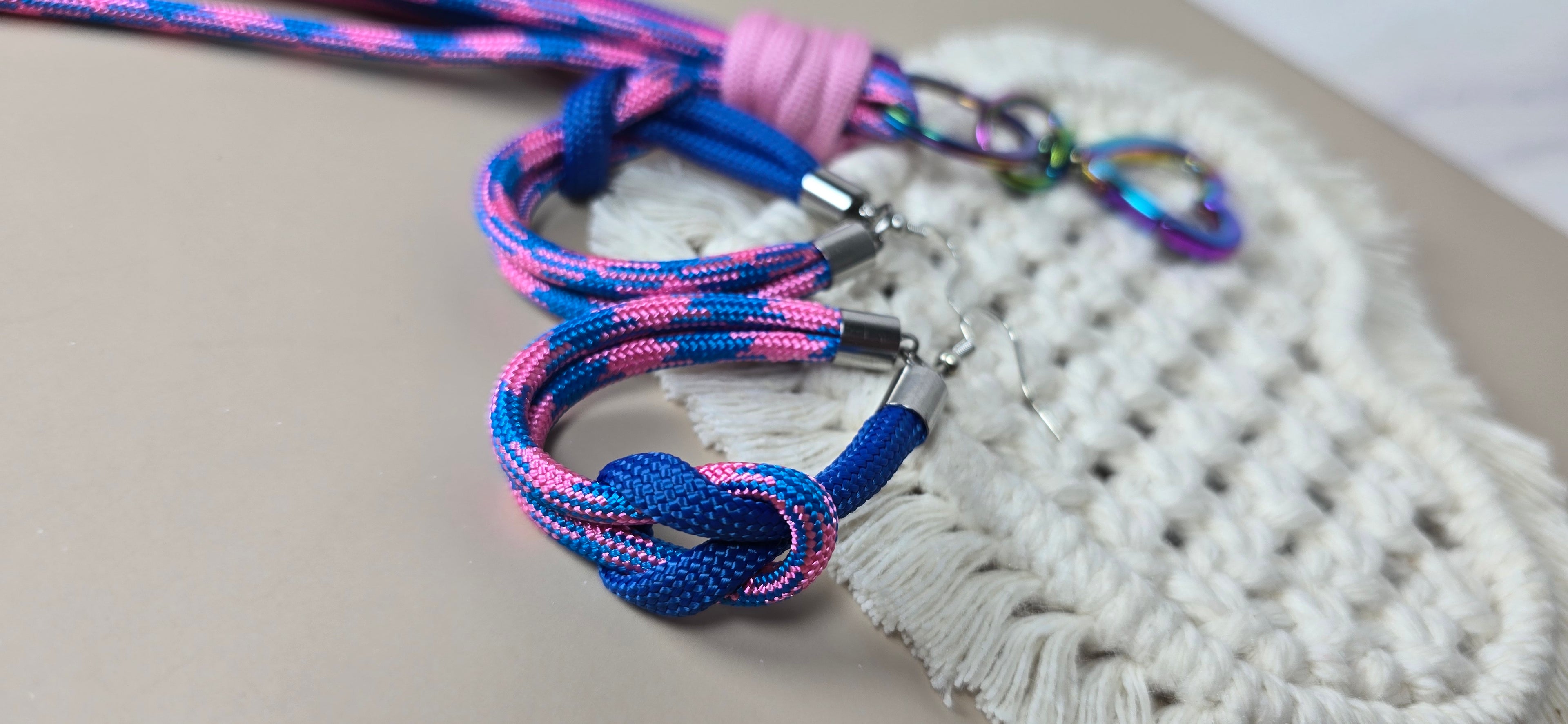 Amor entrelazado Paracord Earrings - Valentine's Collection Limited Edition