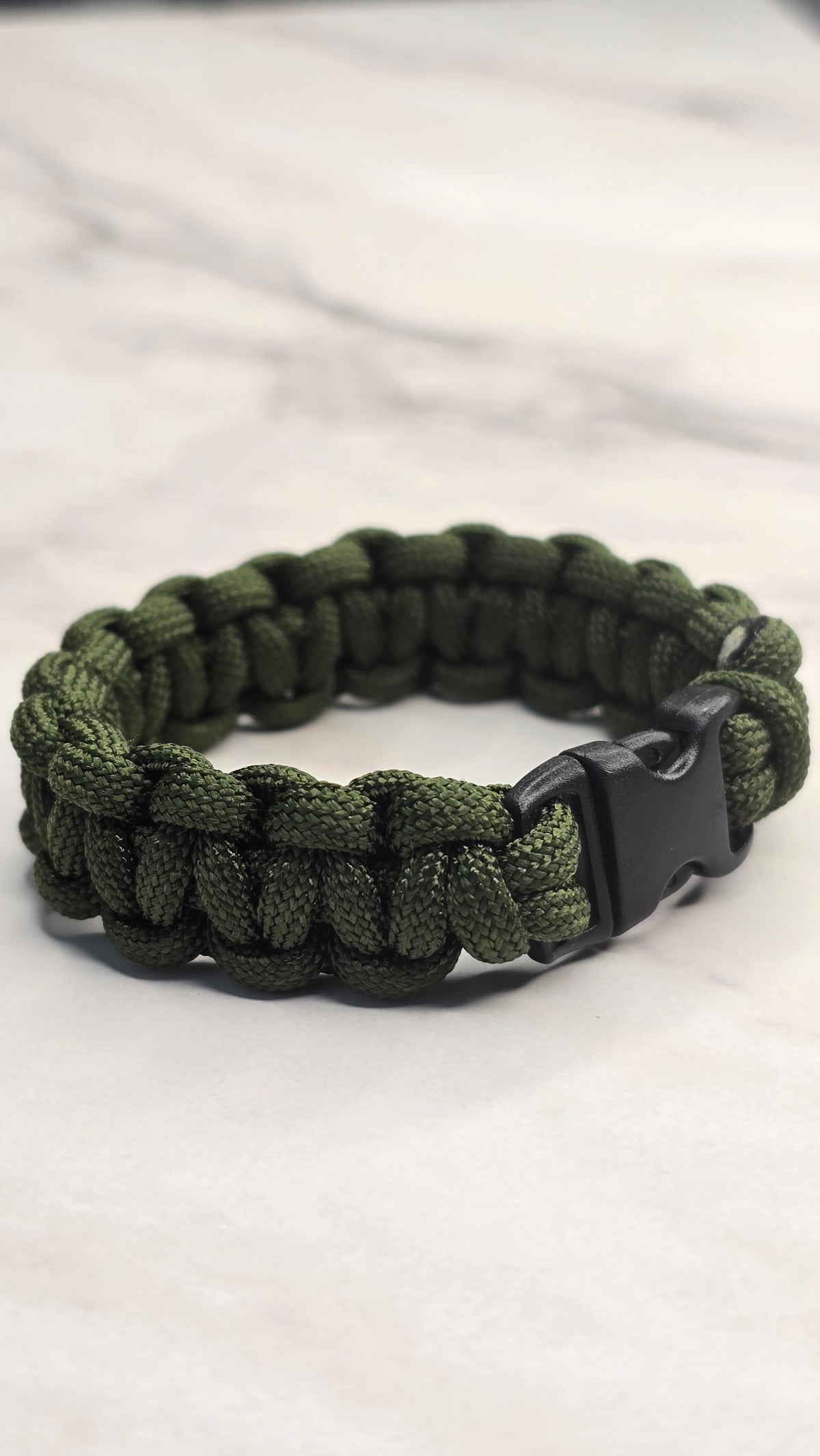 Paracord Survival Bracelet - Black Buckle