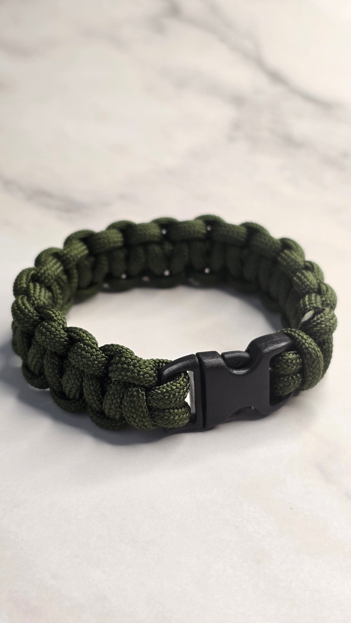 Paracord Survival Bracelet - Black Buckle