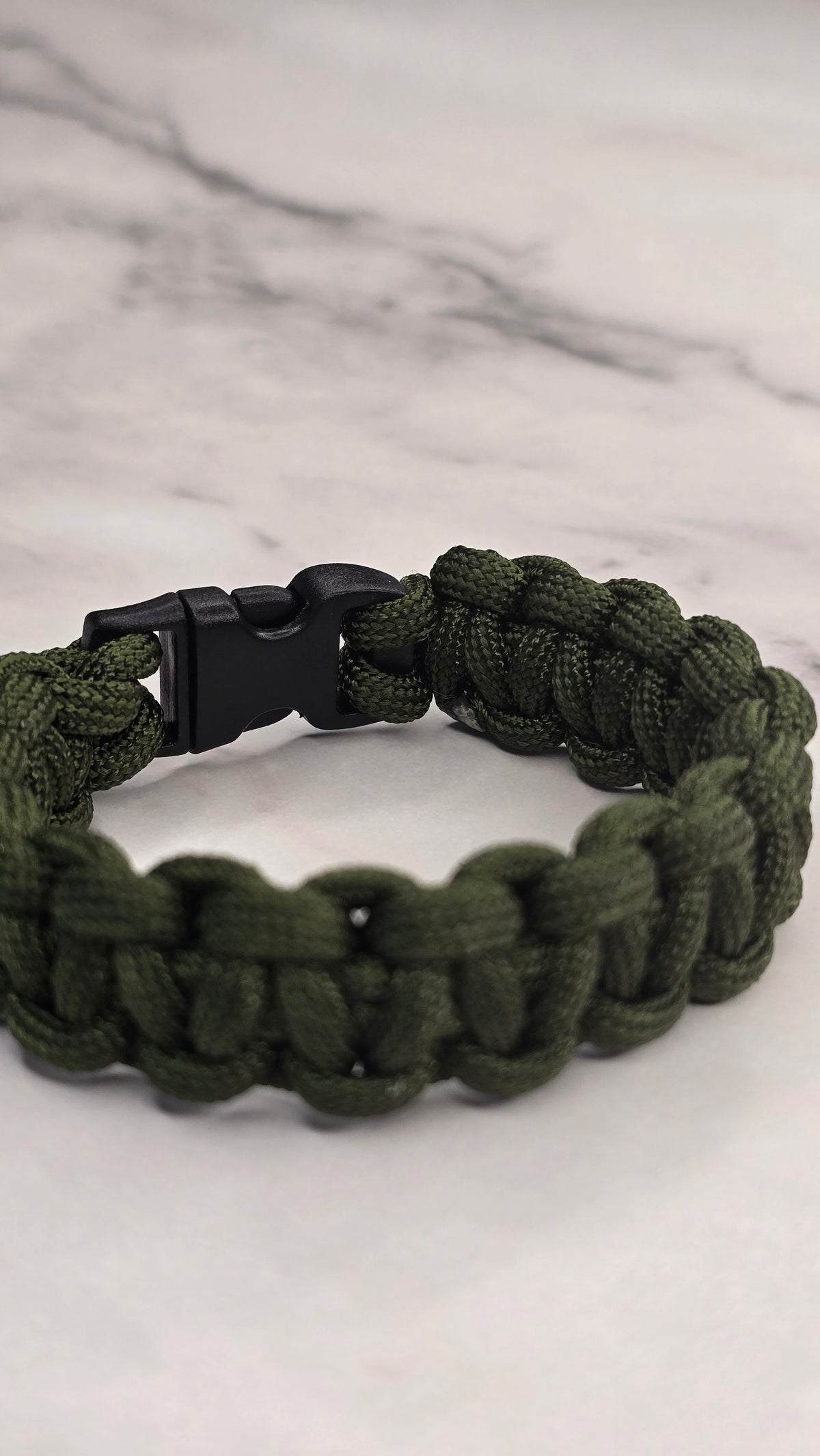 Paracord Survival Bracelet - Black Buckle