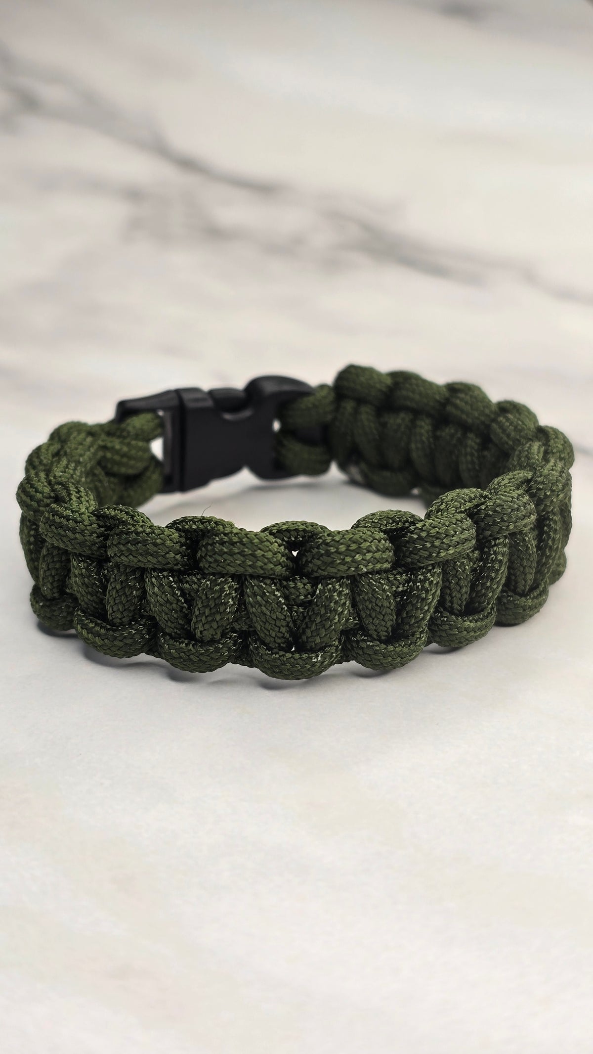Paracord Survival Bracelet - Black Buckle